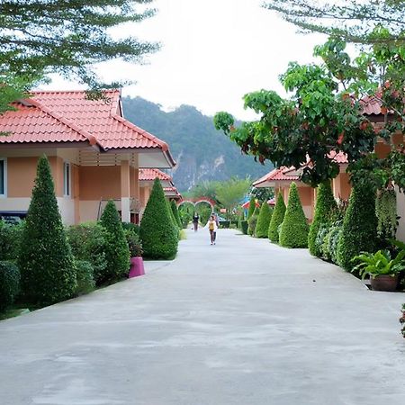 Naris Phuview Resort 사툰 외부 사진